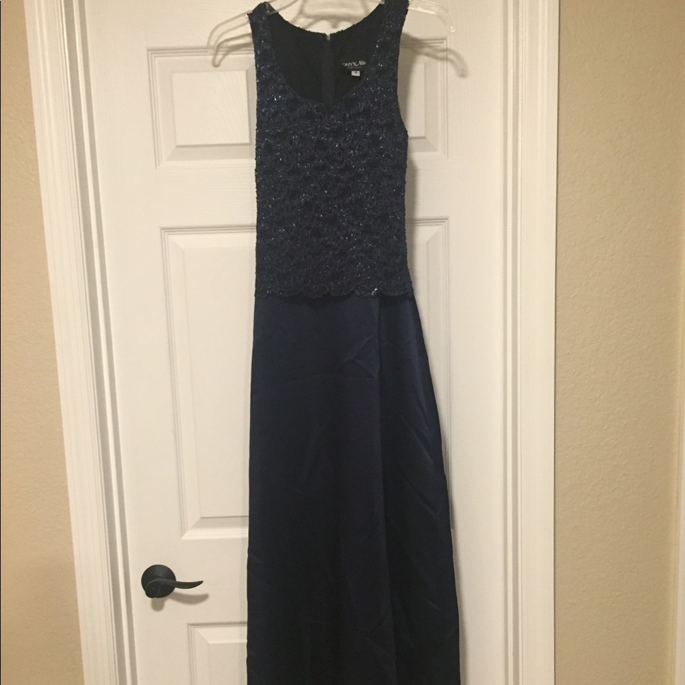 Onyx Nite Lace Formal Dress - Size 6